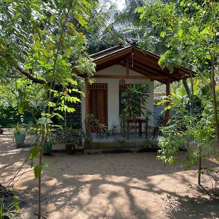 Bed and Breakfast Salty Garden Arugambay Аругам-Бей Екстер'єр фото